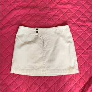 SOLD!! Benetton ♦️♦️♦️Beautiful cream cotton mini skirt.